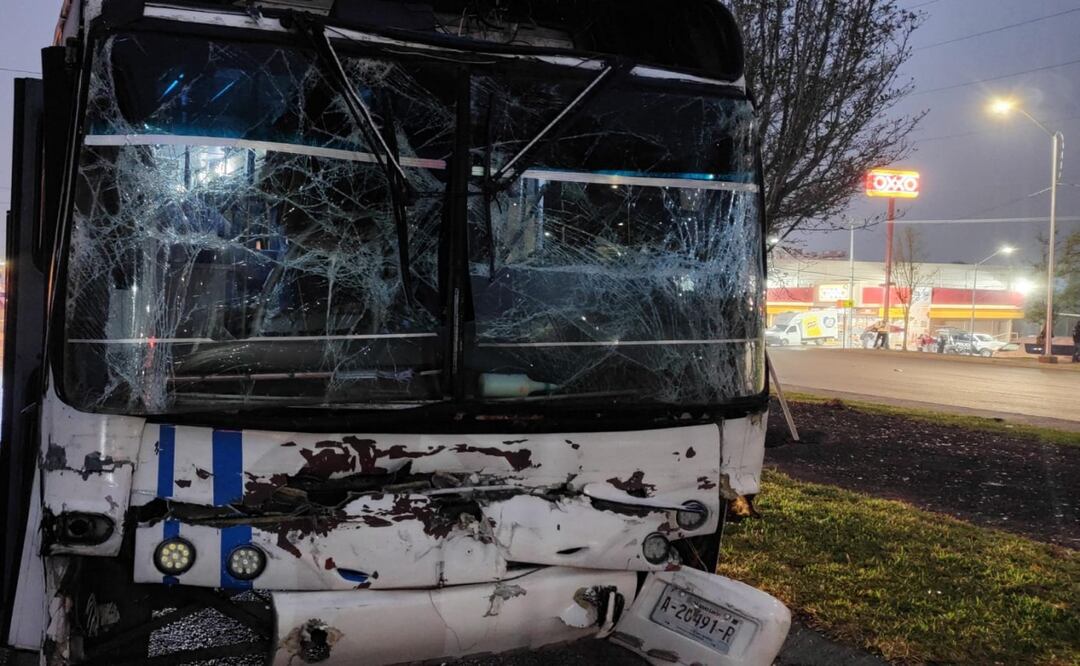 Chocan camiones de personal en Apodaca, Nuevo León; hay 35 lesionados. Foto: Especial