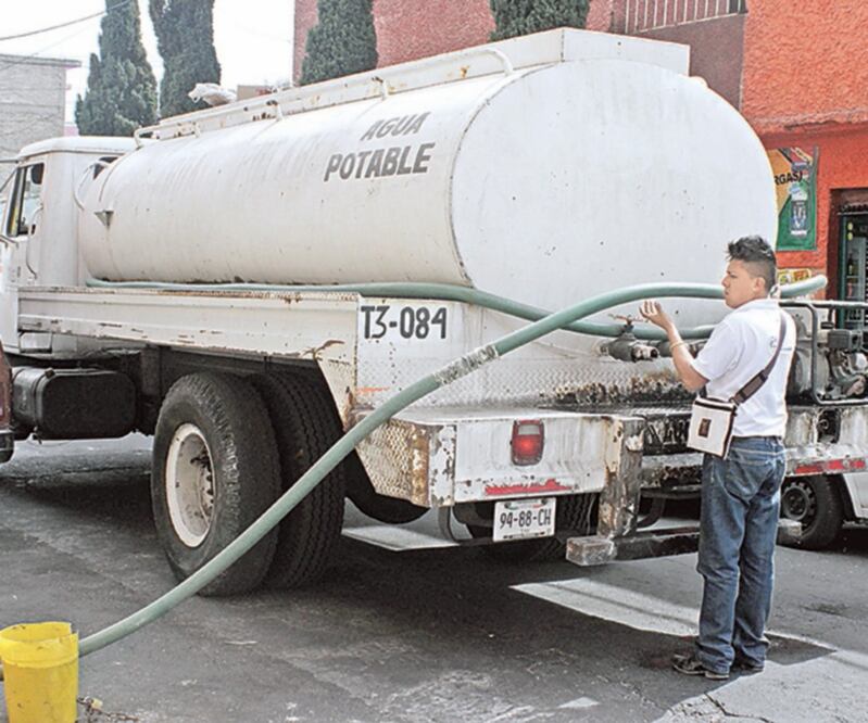 Autoridades explicaron que, junto con Conagua, se acordó el suministro de agua a través de pipas en las alcaldías más afectadas por el desabasto. Foto: ARCHIVO EL UNIVERSAL