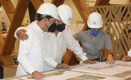 Mauricio Vila y Miguel Torruco supervisan instalación del Tianguis Turístico 2021