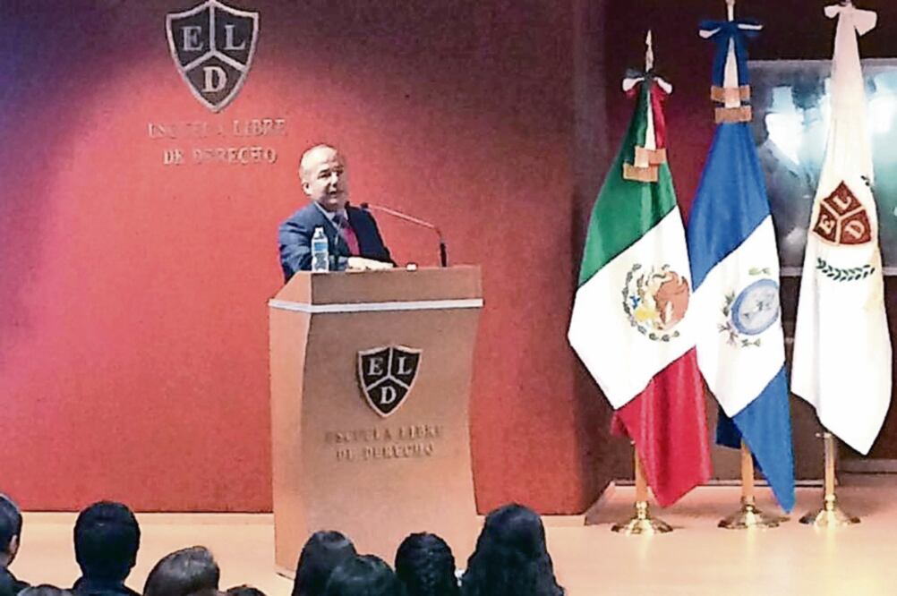 “Estado capturado”. El ex presidente Felipe Calderón dijo que cuando llegó a la Presidencia se encontró con gobiernos sometidos al crimen (ARCHIVO EL UNIVERSAL)