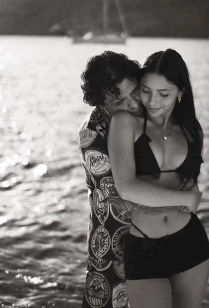 Ángela Aguilar y Christian Nodal celebran su aniversario de bodas en una velada muy discreta, como copartieron en redes.
Foto: Instagram