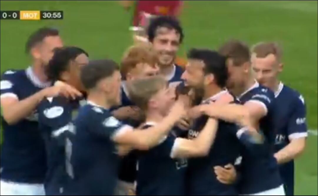 Antonio Portales anotó un golazo en la derrota del Dundee FC / Foto: Especiales