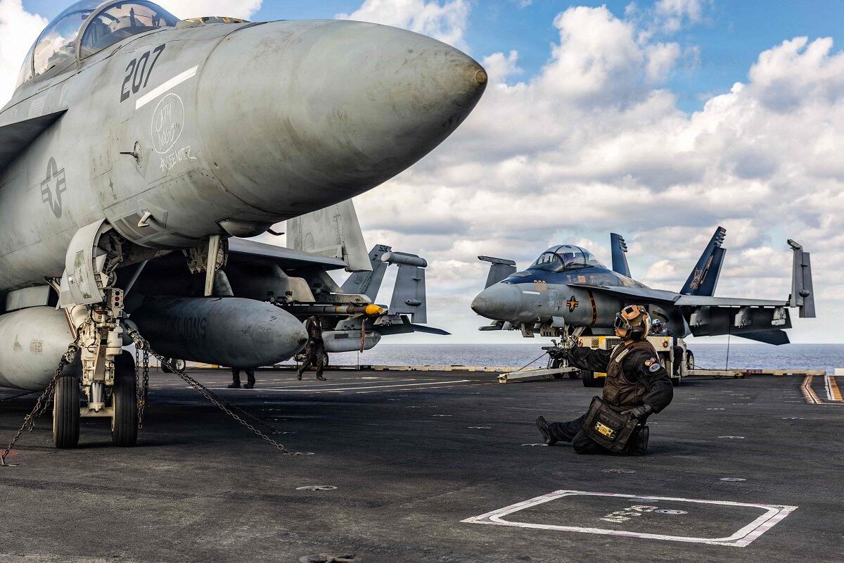 El incidente con el avión de combate de la Fuerza Aérea estadounidense habría tenido lugar al sur de la República Islámica, según The Washington Post. En la imagen un Super Hornet F/A-18F se prepara para participar en la operación Furia Épica, desde el portaaviones USS Gerald R. Ford, en el Mar Mediterráneo. FOTO: AFP