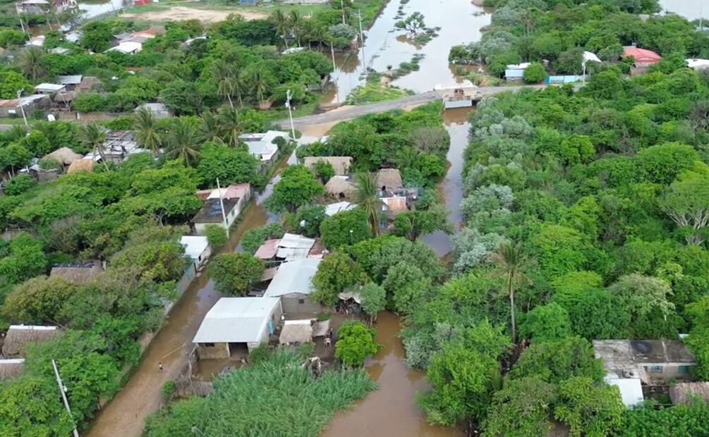 Río Tehuantepec se desborda y provoca inundaciones en la comunidad de la Colonia Cuauhtémoc en Oaxaca (20/06/2025). Foto: Especial
