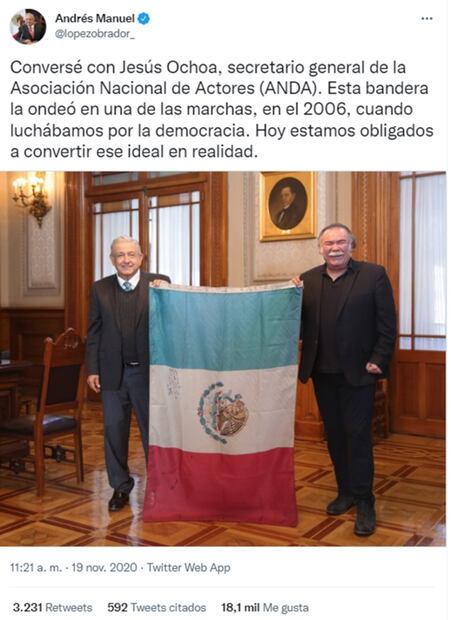 Partidario de AMLO, Jesús Ochoa acompaña al presidente en evento del Día del Trabajo 