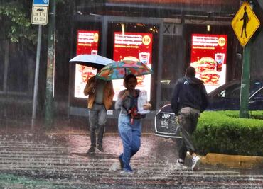 ¡No salgas sin tu paraguas e impermeable! Activan triple alerta por fuertes lluvias en CDMX
