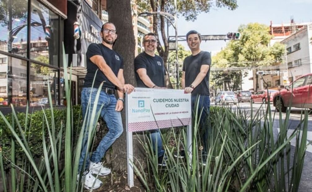 NanoPay, la tarjeta para todos y para todo, adopta jardineras en CDMX