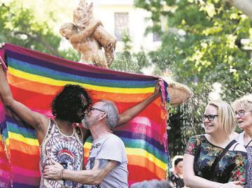 Transexuales luchan con trabas, pese a avances