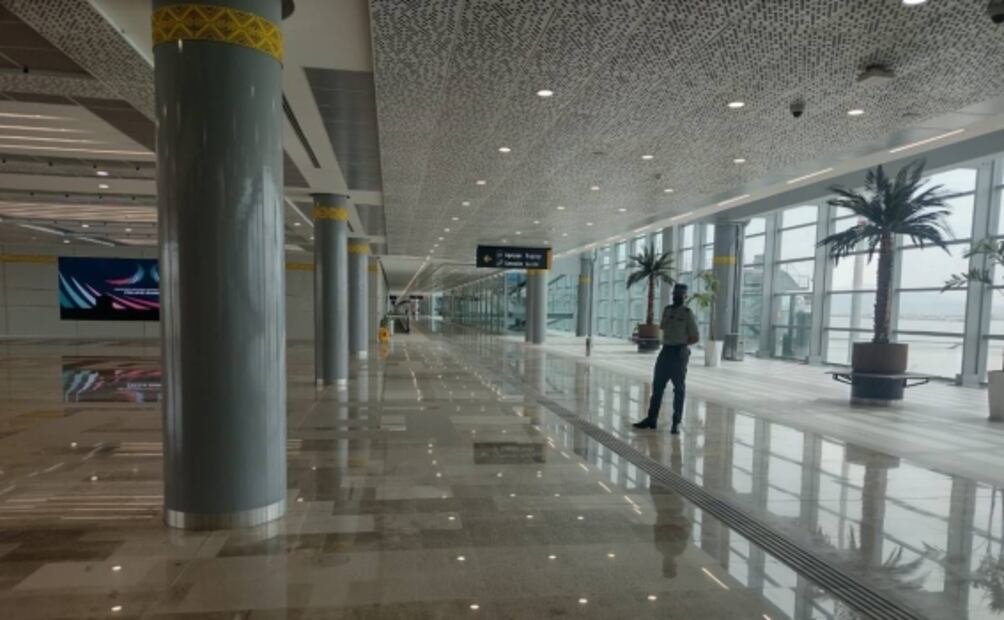 AIFA, día dos: pasajeros aterrizan en un aeropuerto desolado
