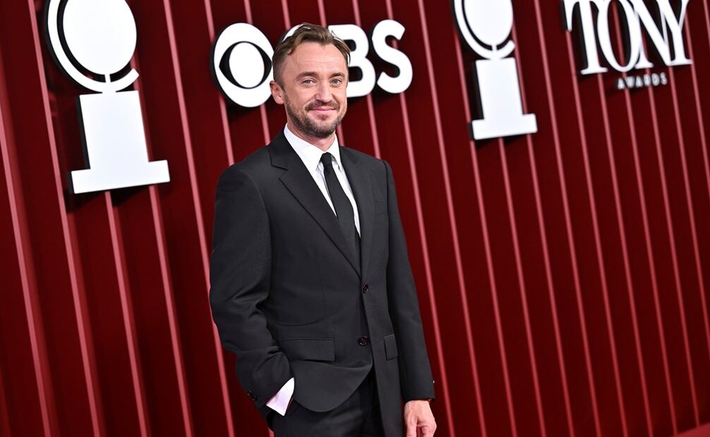 Tom Felton desfiló por la alfombra roja de los premios Tony. Foto: AP.