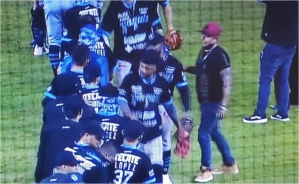 Aficionados mexicanos violan medidas sanitarias contra el Covid-19