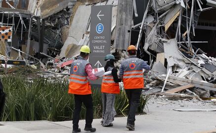 Sobrepeso en terraza de Plaza Artz, una de las causas del derrumbe