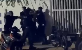 Policías municipales golpean a aficionados en Villaflores, Chiapas; alcaldesa revisará actuación de los agentes