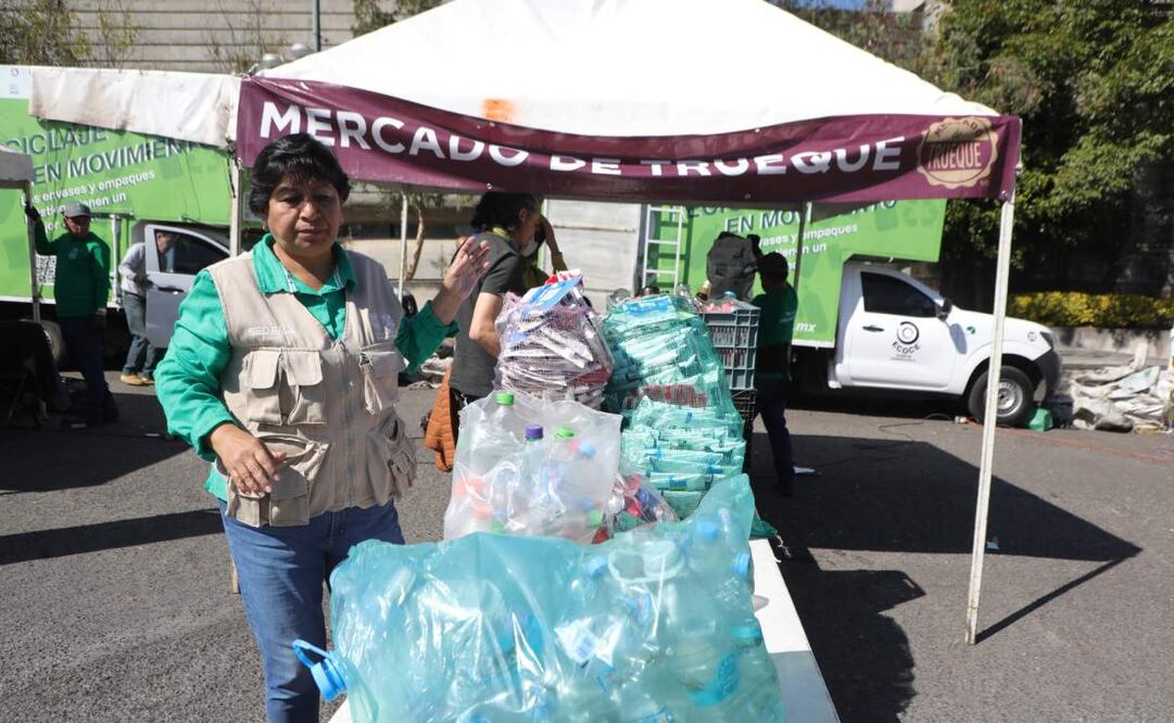 En el marco del Día Mundial del Reciclaje, se realiza la Mega Jornada del Trueque y Reciclatrón en la UNAM. Foto: Especial