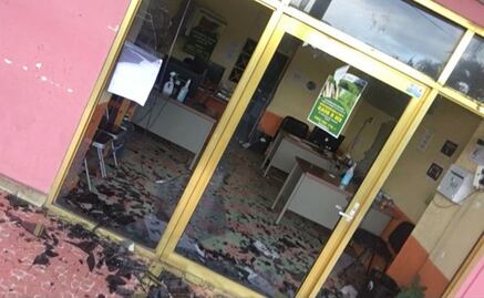 Pobladores destrozan palacio municipal de Omealca, Veracruz