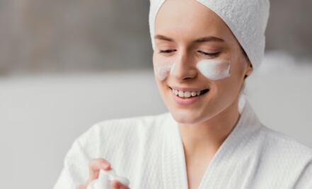 Conoce la receta casera para hacer una crema antiedad con tres ingredientes