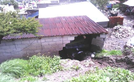 Derrumban vivienda en Tlalnepantla luego de intensas lluvias
