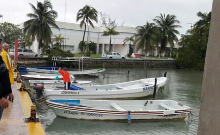 Evacuan a pobladores en costas de Q. Roo por "Earl"