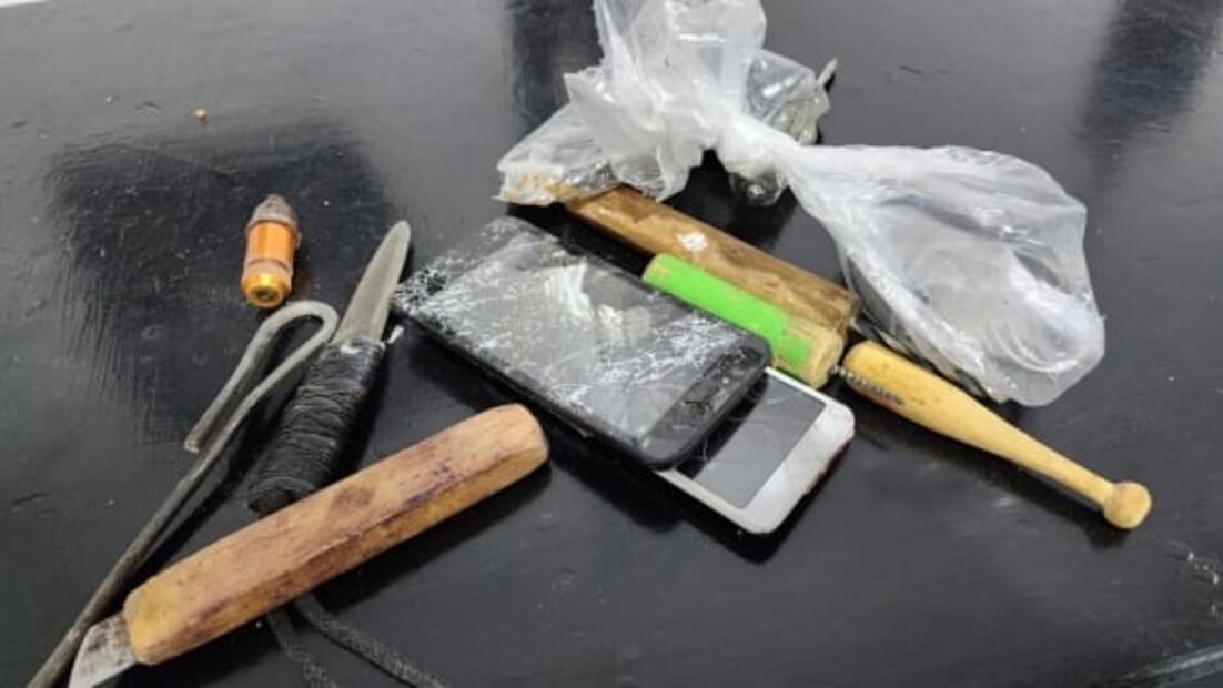 FOTOS: Dinero, armas y hasta bocinas: lo encontrado en el Cereso 3 de Cd. Juárez