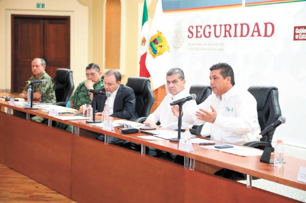 El gobernador Francisco García Cabeza de Vaca, durante la evaluación de los trabajos de coordinación en materia de seguridad, ayer. Foto: TOMADA DE TWITTER 