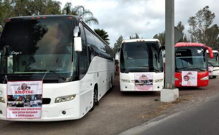 Transportistas bloquean también la autopista México-Pirámides; acusan extorsiones y asaltos en carreteras