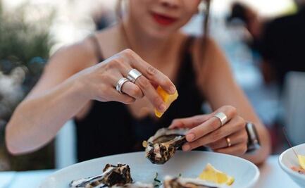 7 tipos de alimentos que deberías evitar para no sufrir una intoxicación, según experto