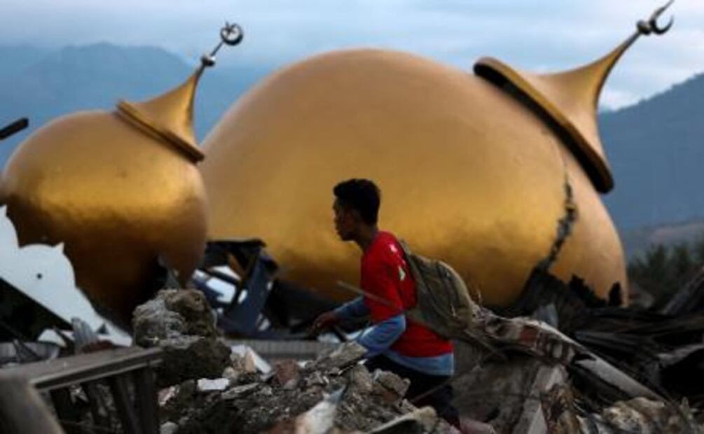 ​Van mil 424 muertos por sismo en Indonesia; llega ayuda internacional