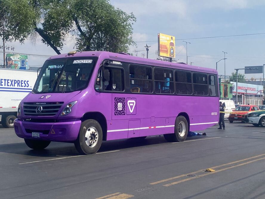 Hombre muere al ser arrollado por camión del transporte público en el Eje Central Lázaro Cárdenas. (FOTO: Francisco González)