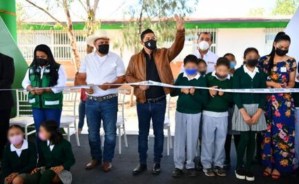 Ricardo Gallardo entrega nuevas instalaciones de primaria y apoyos agropecuarios en Villa de Arriaga