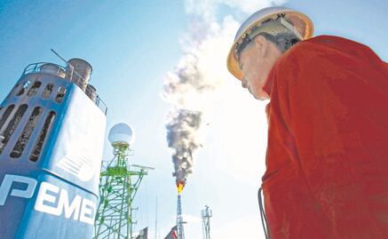 Petroleros emplazan a huelga en Pemex el 30 de septiembre