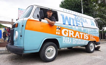 En Chiapas, maestro lleva internet gratuito a estudiantes en su “Combiteca”