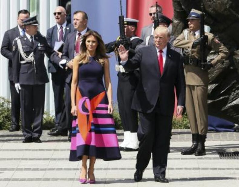 Este es el diseñador español que viste a Melania Trump