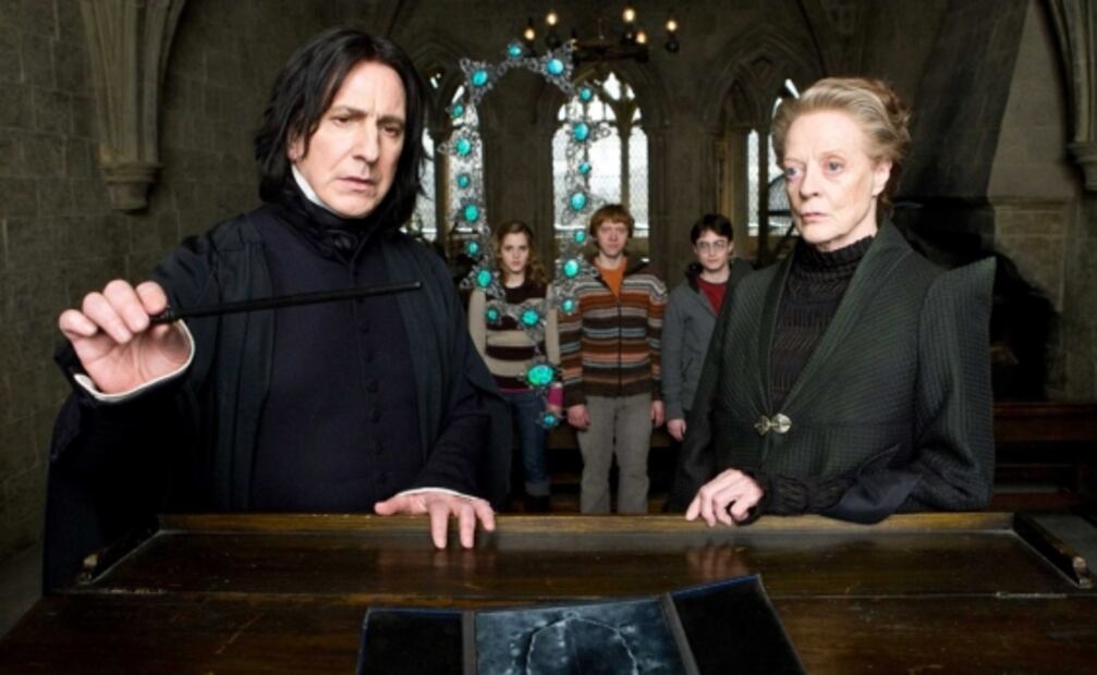 A Harry Potter le cae maldición