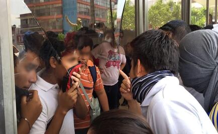 Normalistas vandalizan alcaldía de Tapachula