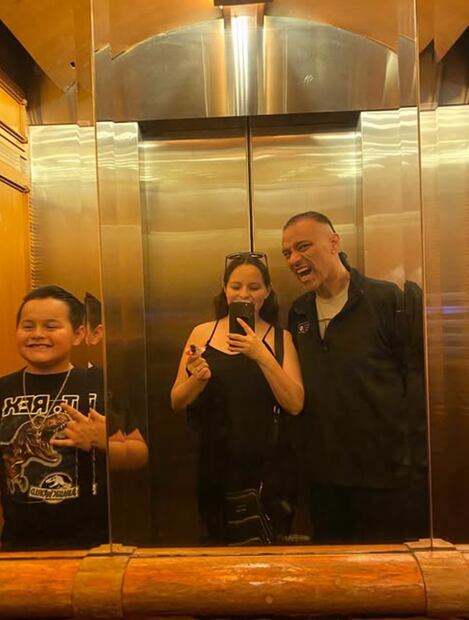 Xava Drago y Ela Corez, acompañados con el primogénita de la joven actriz.
Foto: Instagram, vía @elacorez