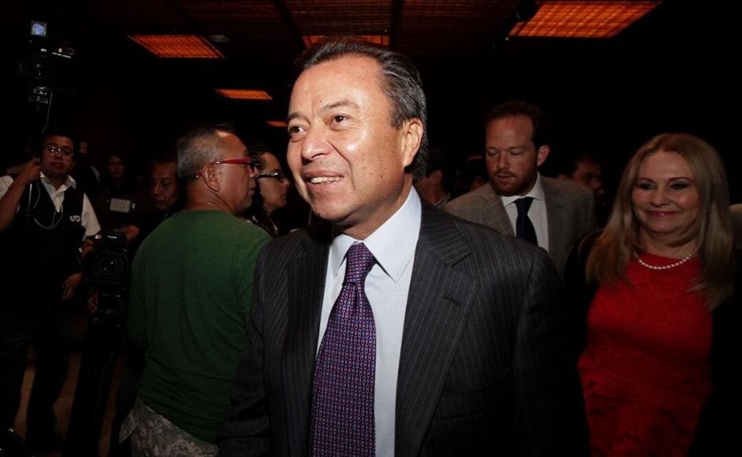 César Camacho, coordinator of deputies of the PRI, made the announcement. (Photo: Archive / EL UNIVERSAL)