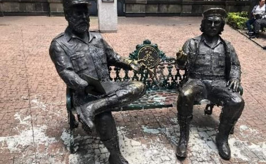 Clara Brugada anunció que pedirán las estatuas a la alcaldía para poder reubicarlas. Foto: Especial