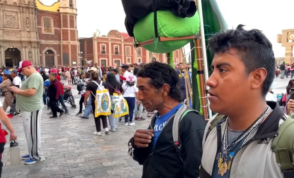 José Luis Rojas y su amigo Jorge Serrano llegaron desde Puebla a la Basílica de Guadalupe. Foto: Alberto González y Efraín Espinoza / EL UNIVERSAL