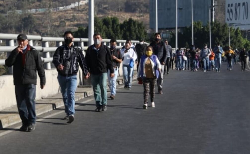 En Indios Verdes usuarios padecen por paro de transportistas en CDMX