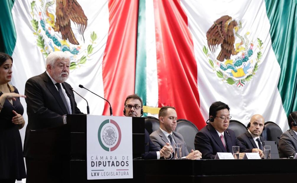 Jaime Maussan encabeza la audiencia pública para la regulación de fenómenos aéreos anómalos no identificados en México, organizada en la Cámara de Diputados. Foto: Diego Simón Sánchez / EL UNIVERSAL