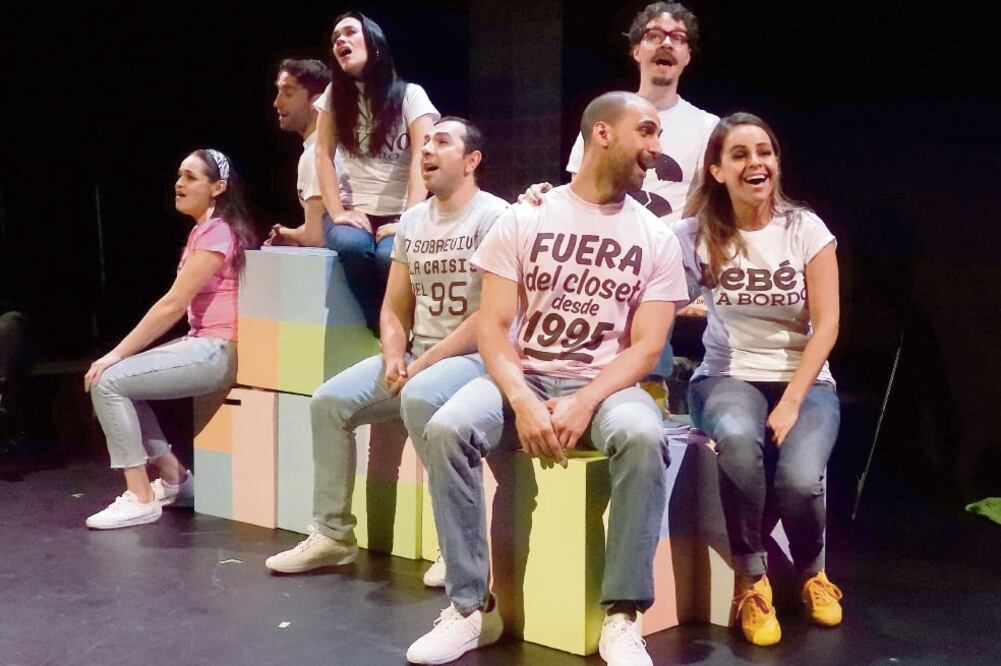 Los actores narran en escena cómo “el error de diciembre” afectó a los protagonistas en su vida personal. (AGUSTÍN SALINAS. EL UNIVERSAL)