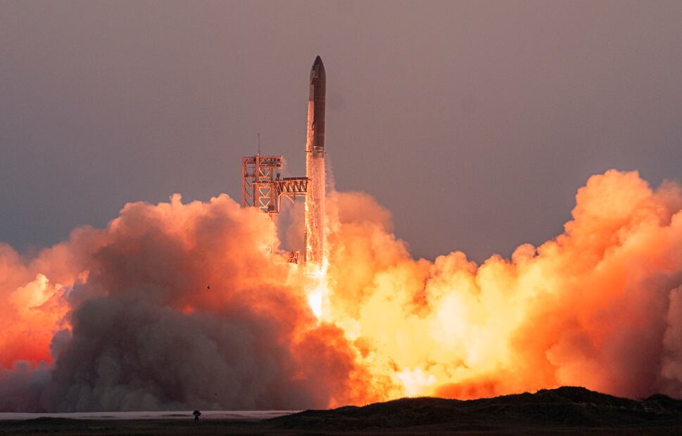 El Starship de SpaceX despega desde Starbase cerca de Boca Chica, Texas. Foto: Vía Space X.