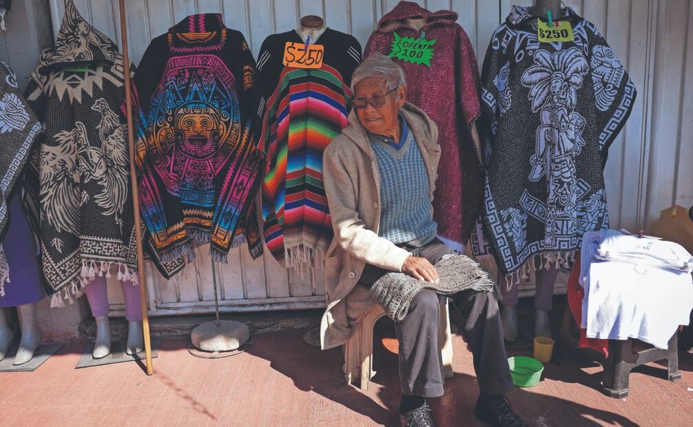 Aunque las prendas chinas han ganado terreno, clientes nacionales e internacionales acuden a Chiconcuac en busca de piezas a bajo costo y de buena calidad. Foto: de Luis Camacho