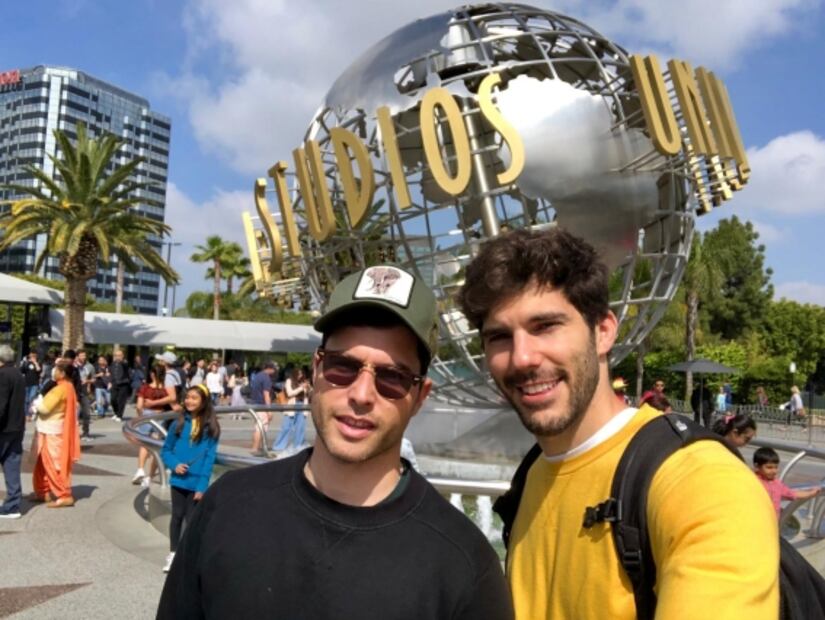 Pareja gay busca su primer bebé; explican maternidad subrogada en YouTube