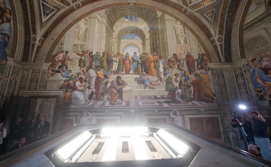 Vista del fresco "La Escuela de Atenas" en las estancias de Rafael, ubicadas en el Palacio Apostólico del Museo del Vaticano, en la Ciudad del Vaticano. Foto: EFE