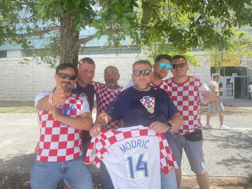 Aficionados de Croacia en el Estadio de Dallas, durante la Fase de Grupos del Mundial de 2026 - Foto: Miguel Flores | EL UNIVERSAL