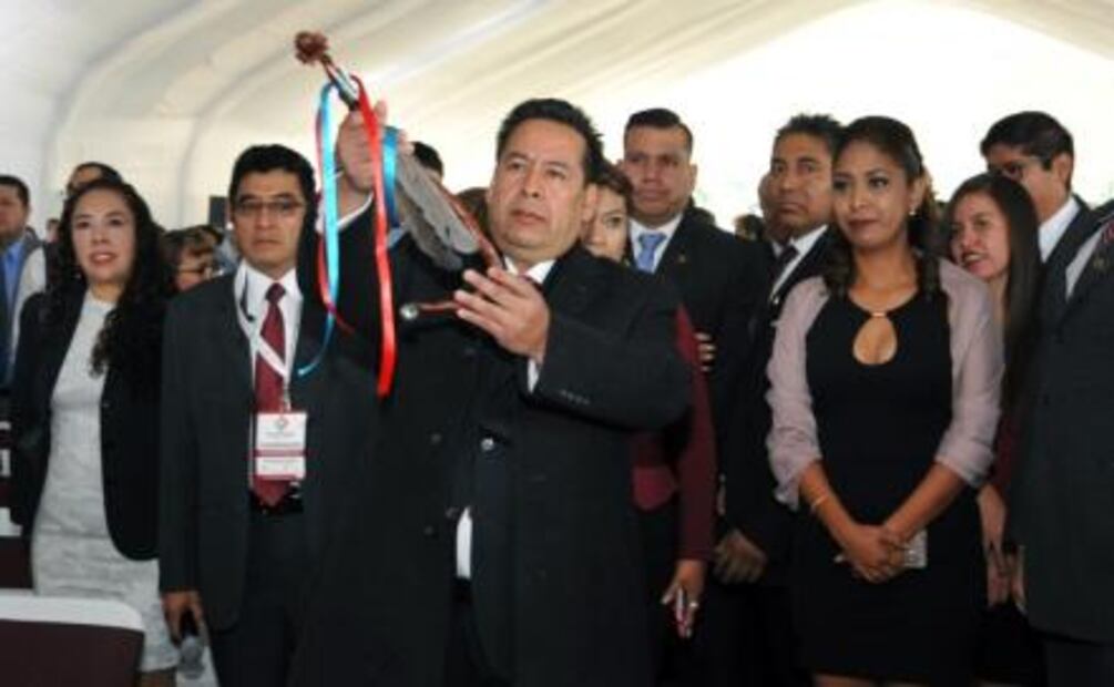 Recibe bastón de mando nuevo alcalde de Teotihuacán; anuncia austeridad