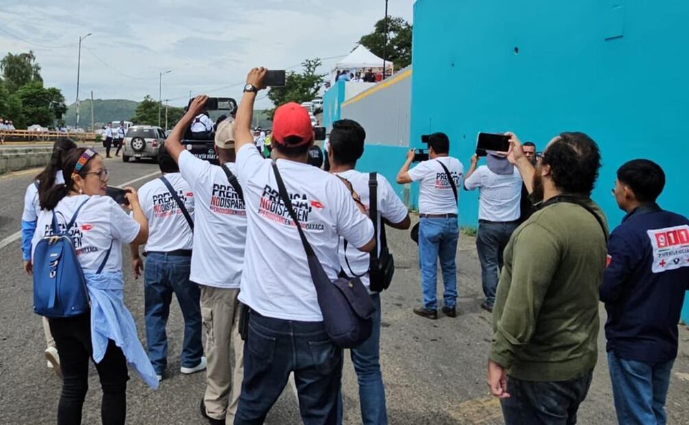 Periodistas en Oaxaca protestan en la Guelaguetza. Foto: Cortesía