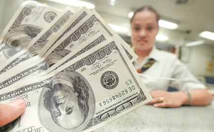 Peso tiene su peor día desde que Fitch Ratings rebajó por penúltima vez nota Pemex