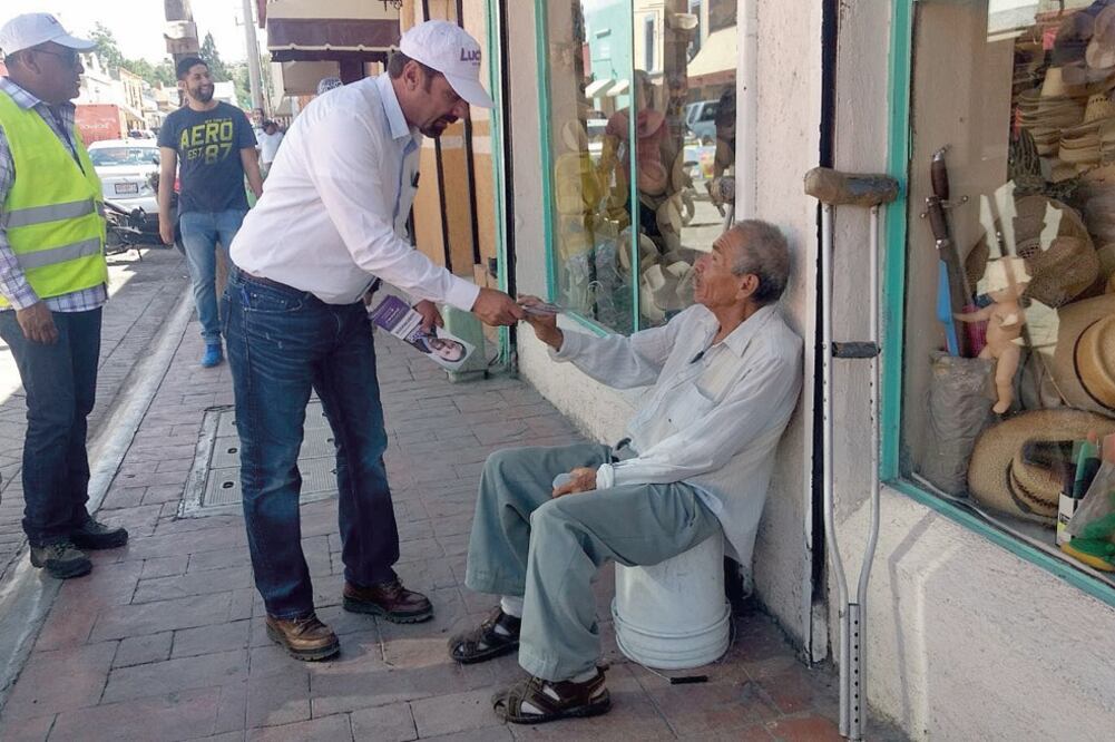 Luis Horacio Salinas, candidato independiente a la gubernatura, estuvo en Parras, donde afirmó que ofrece a la ciudadanía un Coahuila transparente y con justicia (CORTESÍA)